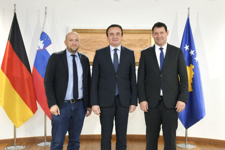 Albin Kurtit i shkojnë në zyrë dy emisarë evropianë