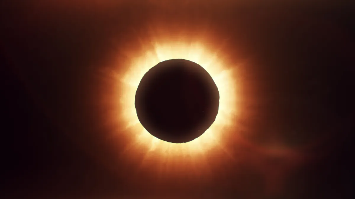 Tregimet e një dielli të vdekur të zi i mbijetojnë brezave pas një eklipsi total