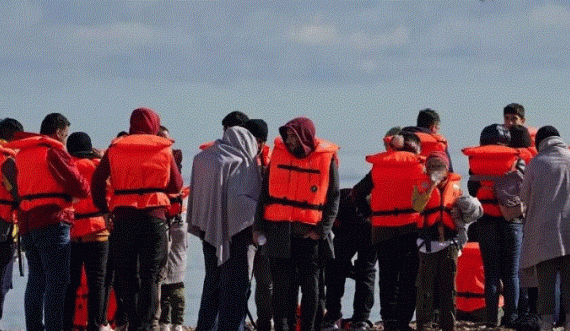 Kontrabandistët nuk i ndal tragjedia, vijon 'tregtia' e emigrantëve