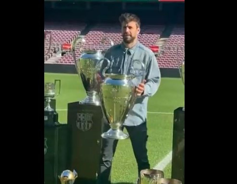 Pique pozon me grumbullimin qesharak të trofeut të Barcelonës pas pensionimit