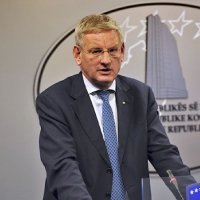 Bildt: Kjo është më e keqja që e kemi parë ndër vite, militantët serbë duke sulmuar NATO’n