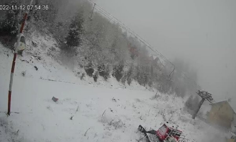 Këto  janë dy vendet e para në Kosovë që sot u zbardhen nga bora