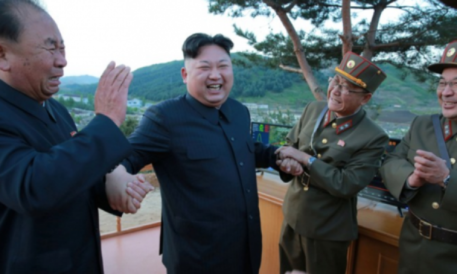 Kim Jong Un del me kërkesë për gratë