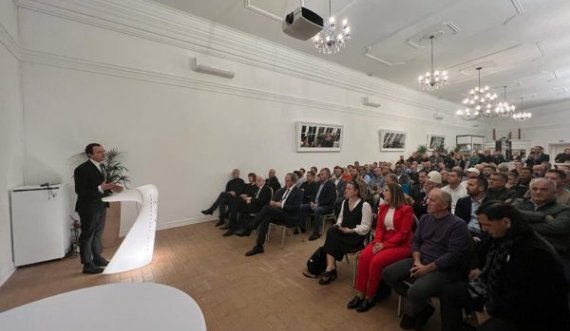  Kurti diskuton me mërgatën në Austri për zhvillimin e vendit