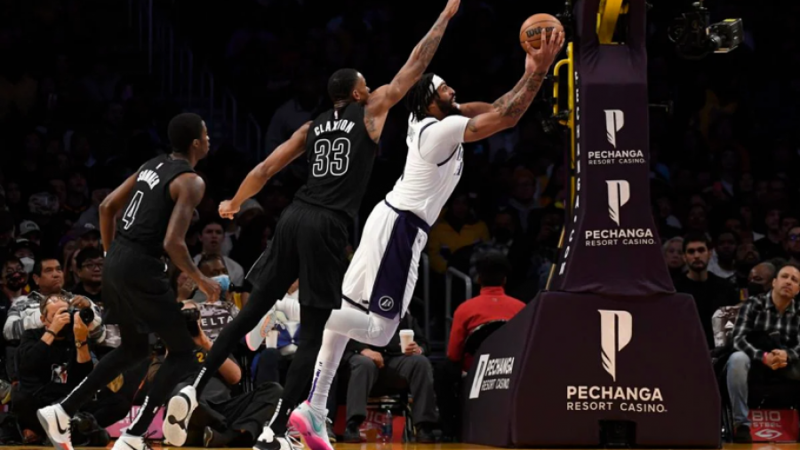 Lakers e mposhtin Brooklynin, i japin fund serisë së humbjeve