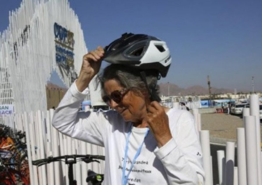 72-vjeçarja kalon 17 vende me biçikletë për këtë arsye