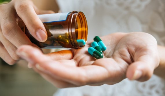 Ministria e Shëndetësisë: Përdorni antibiotikët me kujdes, asnjëherë kundër gripit