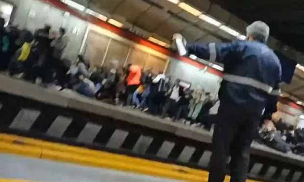 Policia iraniane hap zjarr në stacionin e metrosë në Teheran 