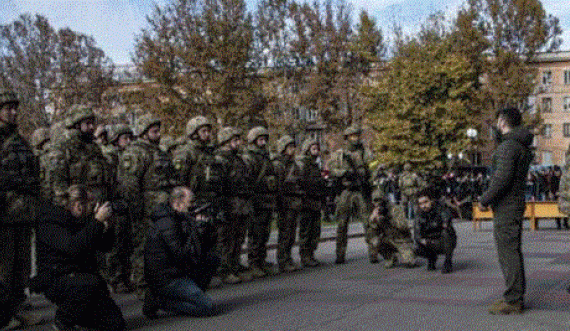 Ukraina zgjat ligjin ushtarak me tre muaj