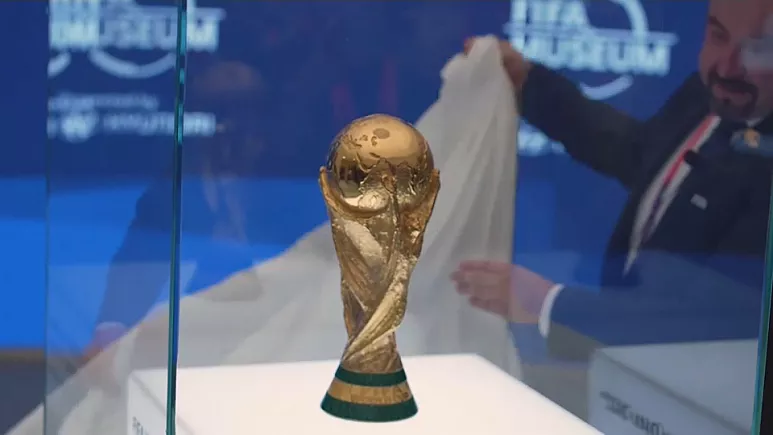 Cili do të jetë fituesi me fat: FIFA prezanton trofeun e fitores së Kupës së Botës për këtë vit në Doha