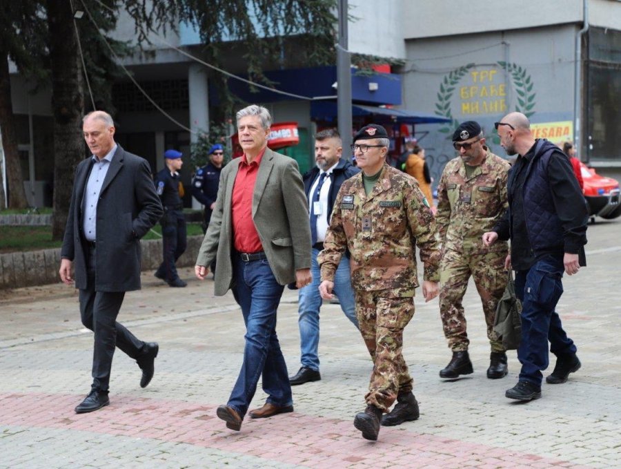 Shefi i EULEX-it e komandanti i KFOR-it vizitojnë veriun e Mitrovicës