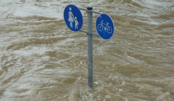 Edhe në Vushtrri reshje të mëdha të shiut, shpallet gjendje emergjente