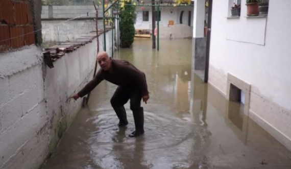 Vërshime edhe në Gjakovë, evakuohen pesë familje