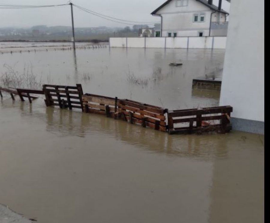 Vërshime në disa zona në Drenas, kërkohet kujdes i shtuar