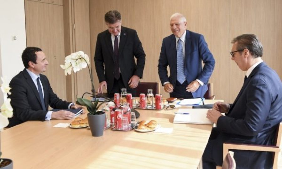 Në Bruksel fillon takimi i përbashkët Kurti e Vuçiq
