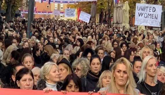 Gratë serbe në veri protestojnë kundër vendimeve të fundit të Qeverisë së Kosovës