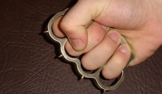 Viti: E godet me boks hekuri, arrestohet