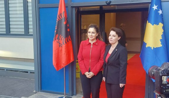 Donika Gërvalla takohet me homologen shqiptare, Olta Xhaçka