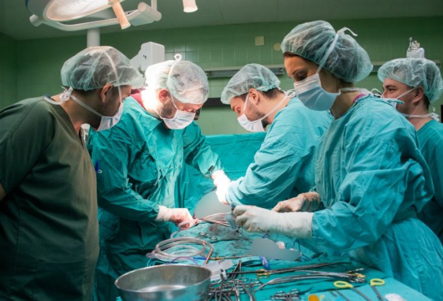 Maqedoni e Veriut: Pacienti 60 vjeç merr një organ të shëndetshëm nga pacientja me vdekje në tru