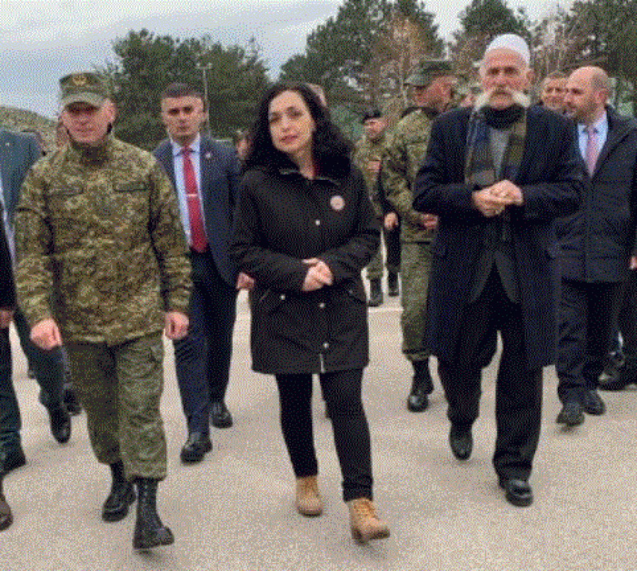 Osmani viziton kazermën “Adem Jashari”