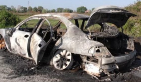 Digjet një veturë, dëmton dy automjete të tjera