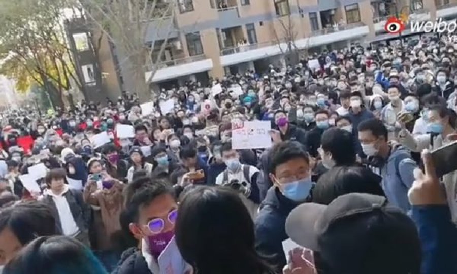 Protestat kanë shpërthyer në të gjithë Kinën 