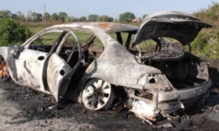 Digjet një veturë, dëmton dy automjete të tjera