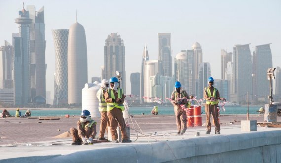 Zyrtari i Katarit: Ja sa punëtorë migrantë vdiqën në projektet e Kupës së Botës