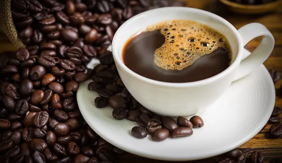 Kafeja ul rrezikun e sëmundjeve të zemrës dhe vdekjes së hershme!