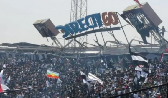 Shembet një pjesë e stadiumit të stërmbushur me tifozë