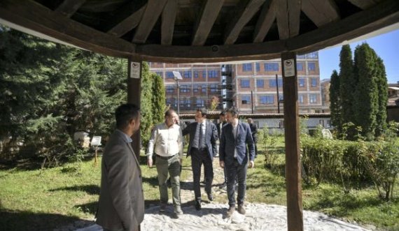 Kurti me ministra viziton monumentet e restauruara