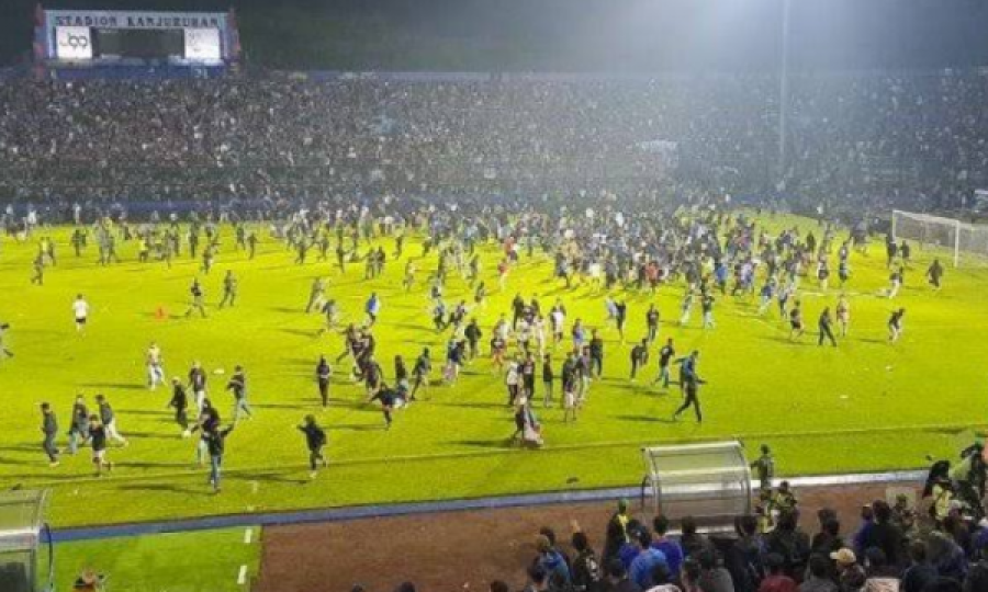 Shumë njerëz humbin jetën dhe qindra të tjerë plagosen pas një ndeshjeje futbolli