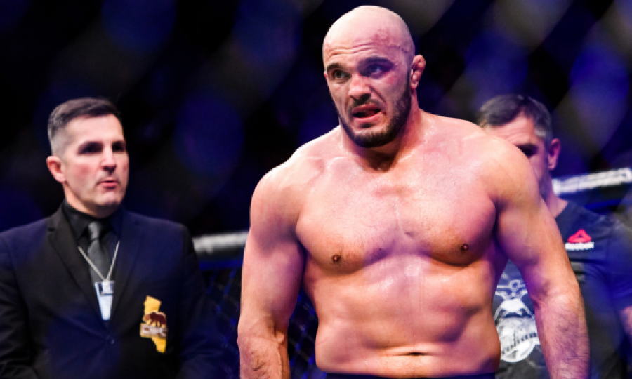 Latifi shënon fitore ndaj rusit Oleinik në UFC