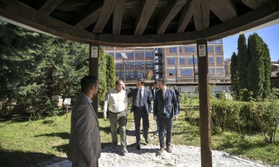 Kurti me ministra viziton monumentet e restauruara