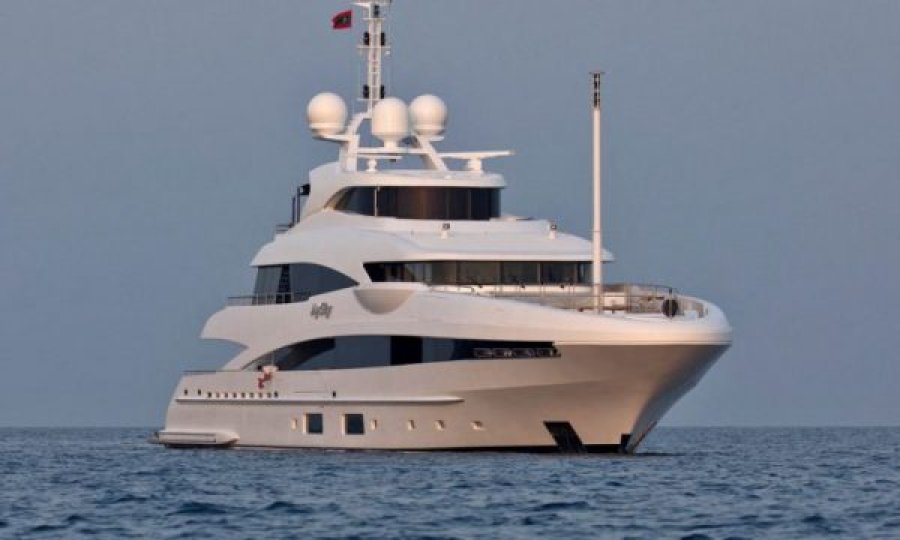 Në listën e zezë të SHBA dhe BE, del në shitje superjahti i miliarderit rus