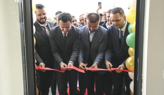 Kurti pret shiritin e një fabrike private, këshillon stafin kundër COVID: Përdorni gota të letrës, jo të porcelanit