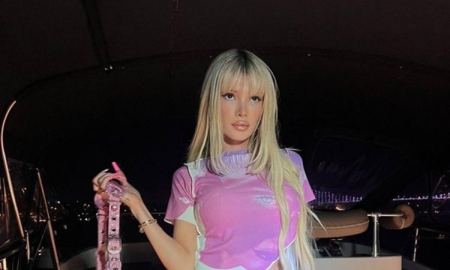 Era në stilin prej “barbie” në fotot e fundit