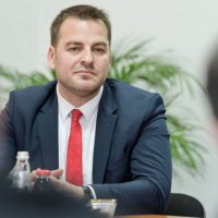 Çfarë triku përdori Armend Muja për ta ulur papunësinë sipas Hykmete Bajramit