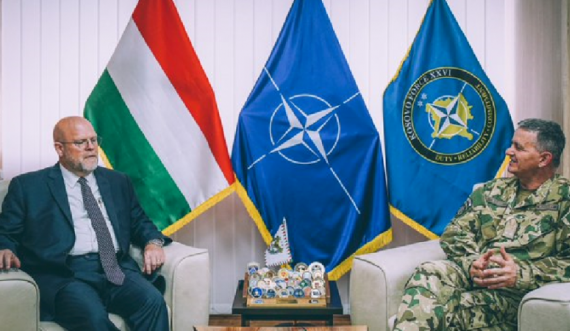 Ambasadori amerikan çmon lart kontributin e KFOR-it për siguri në Kosovë