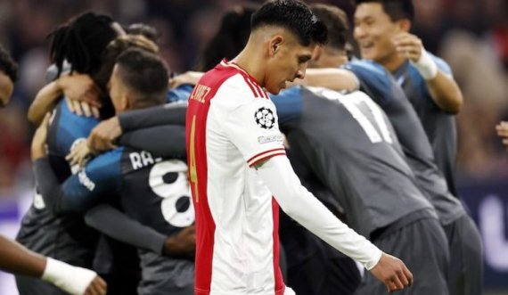 Lojtarët e Ajaxit refuzuan shkëmbimin e fanellave me Napolin pas humbjes së turpshme në Ligën e Kampionëve