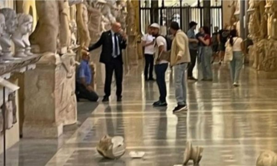 Donte të takonte Papën, turisti amerikan thyen skulpturat në Vatikan