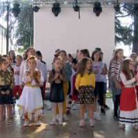 Pediatrja e njohur shqiptare mesazh mësuesve: Jo më vjersha përmendësh deri në 6-vjeç, frenon të menduarit