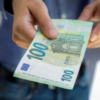 Gjilani në telashe me banknotën 100 euro falso, arrestohen katër persona