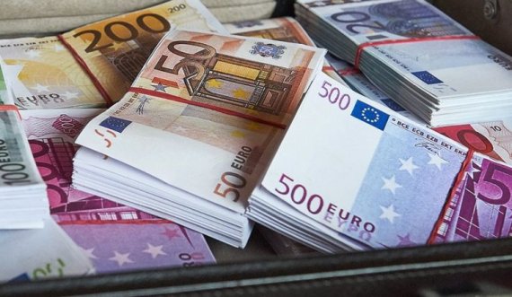 Kosovarët kanë 5 miliardë kursime në banka e 5 miliardë kredi