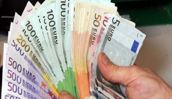 Grabitja e bankës në Prishtinë, të dyshuarit iu sekuestruan mbi 5 mijë euro