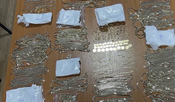 Dogana konfiskon rreth 2.5 kilogram ari në Pejë