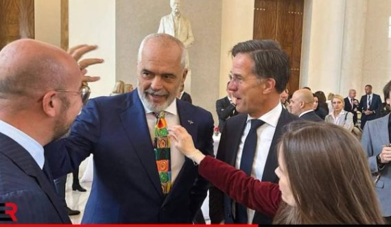 Truku i vjetër i Edi Ramës, krejt sytë te kravata e tij