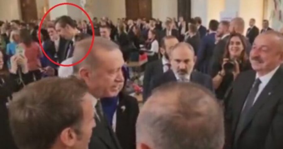 Vuçiq mbetet i vetmuar në Samitin në Pragë, askush nuk i afrohet për të diskutuar