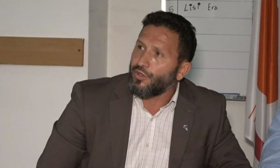 Sindikalisti Sefaj, Rifat Latifit: Merri me vete Arbërien, Donikën e Kontabilistin