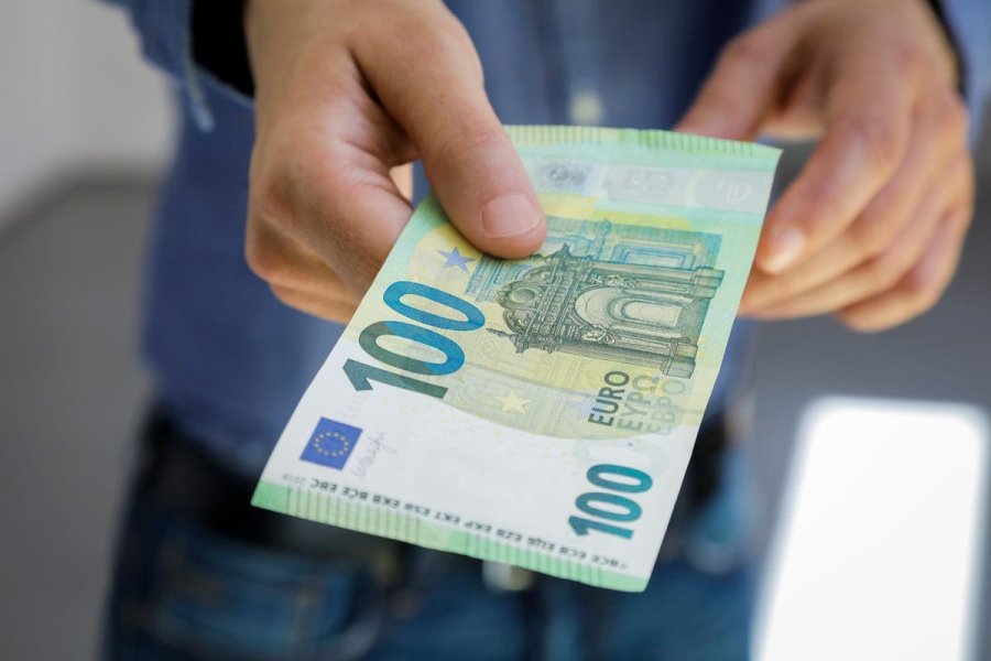 Gjilani në telashe me banknotën 100 euro falso, arrestohen katër persona